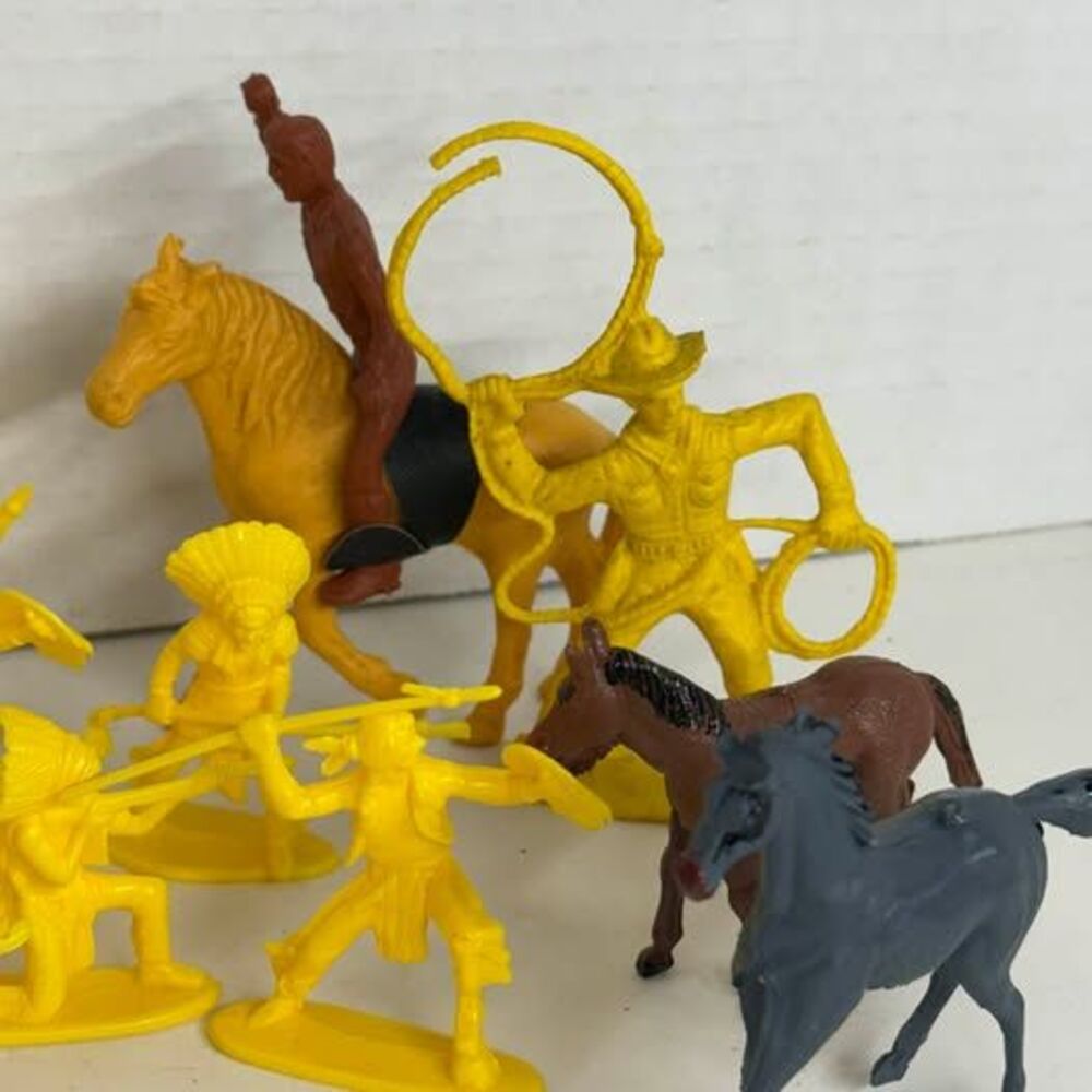 Vintage Plastic Cowboy and Indian Toy Figure Set 20 piece lot - Picture 6 of 8